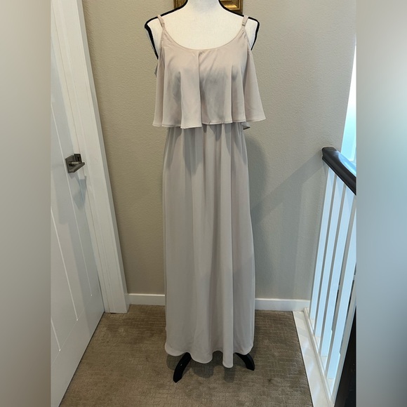 Elegant Cream Maxi Dress with Flowing Silhouette - Picture 1 of 5